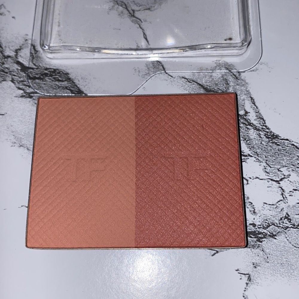 NWOB Tom Ford Shade + Illuminate Blush: sundrunk
Never used
No box
Sold in pan